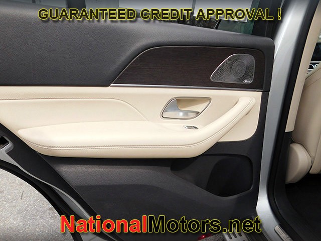 Mercedes-Benz GLE Vehicle Full-screen Gallery Image 12