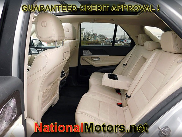 Mercedes-Benz GLE Vehicle Full-screen Gallery Image 13