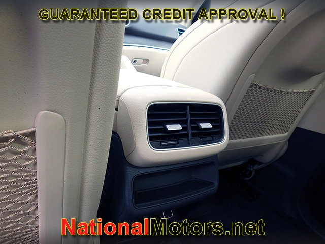 Mercedes-Benz GLE Vehicle Full-screen Gallery Image 14