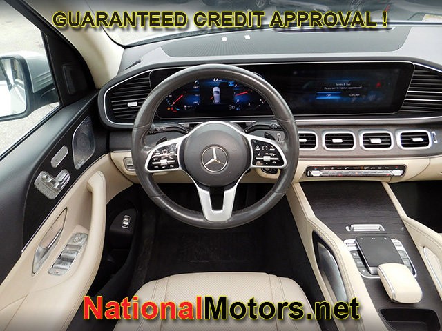 Mercedes-Benz GLE Vehicle Full-screen Gallery Image 15