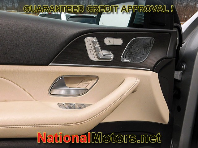 Mercedes-Benz GLE Vehicle Full-screen Gallery Image 16