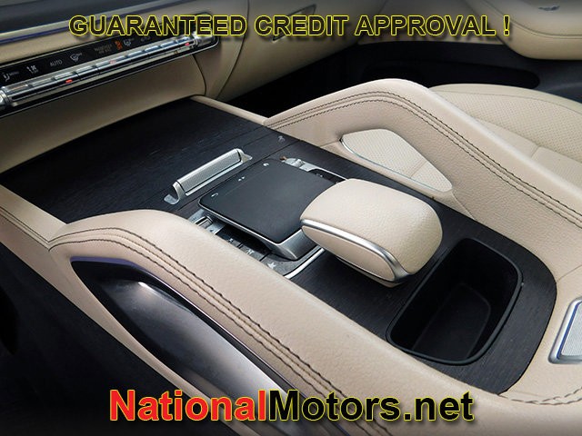 Mercedes-Benz GLE Vehicle Full-screen Gallery Image 20