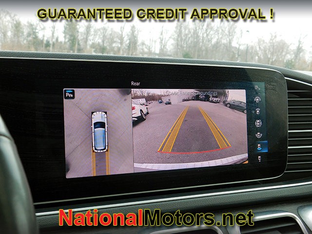 Mercedes-Benz GLE Vehicle Full-screen Gallery Image 21