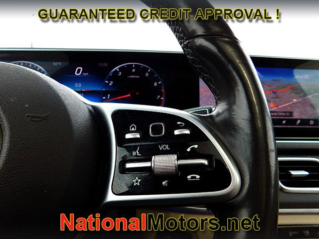 Mercedes-Benz GLE Vehicle Full-screen Gallery Image 22