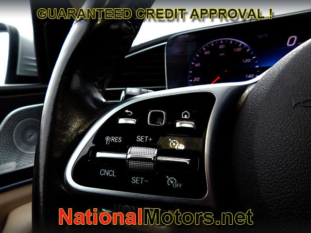 Mercedes-Benz GLE Vehicle Full-screen Gallery Image 23