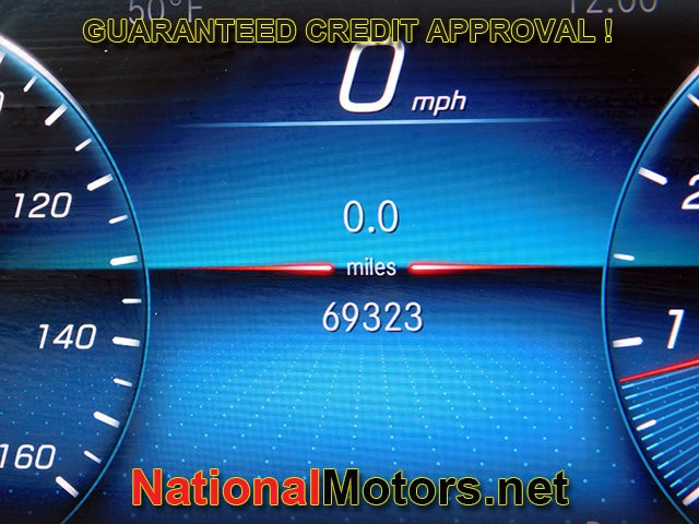 Mercedes-Benz GLE Vehicle Full-screen Gallery Image 24