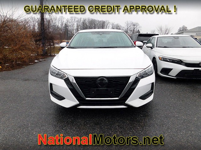 Nissan Sentra Vehicle Full-screen Gallery Image 02