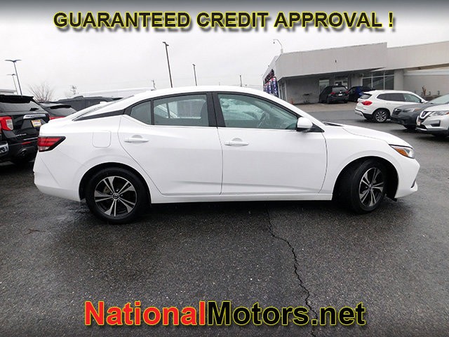 Nissan Sentra Vehicle Full-screen Gallery Image 03