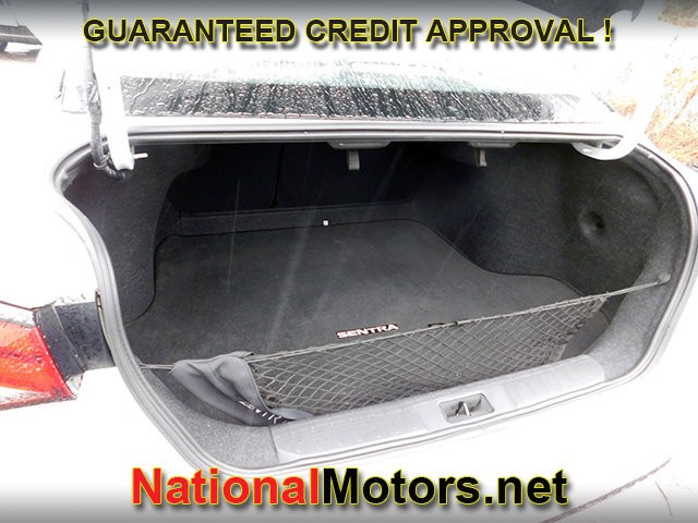 Nissan Sentra Vehicle Full-screen Gallery Image 05