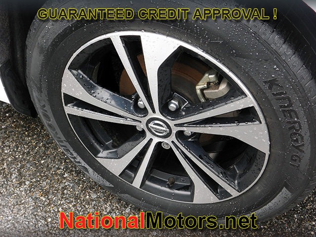 Nissan Sentra Vehicle Full-screen Gallery Image 06