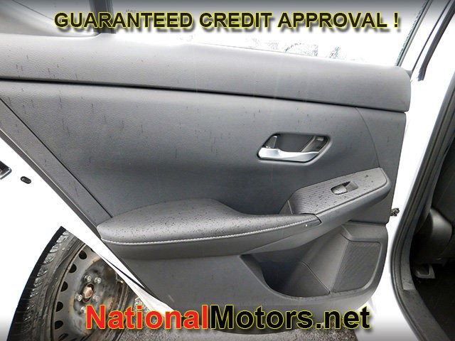 Nissan Sentra Vehicle Full-screen Gallery Image 07