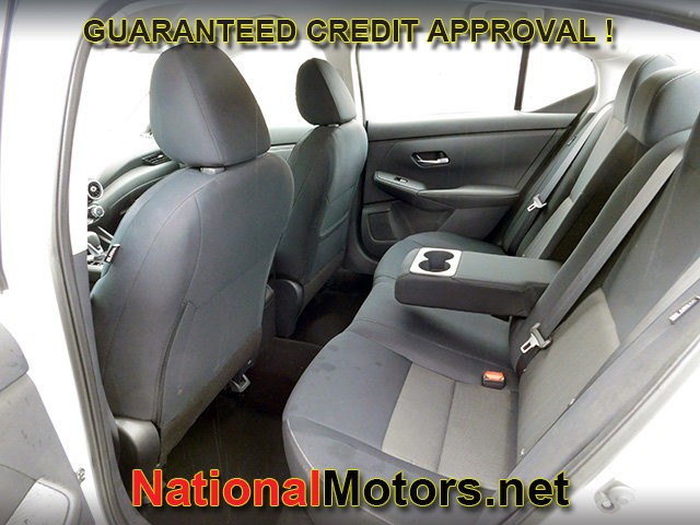 Nissan Sentra Vehicle Full-screen Gallery Image 08