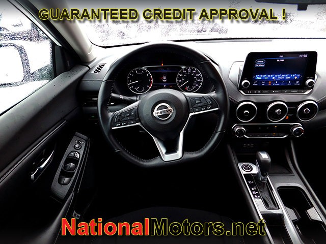 Nissan Sentra Vehicle Full-screen Gallery Image 09