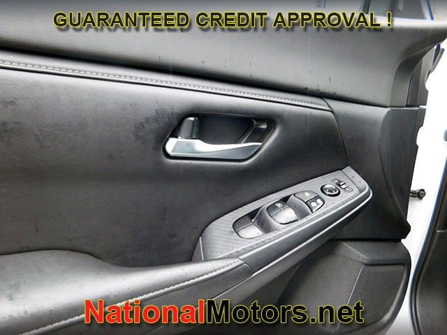 Nissan Sentra Vehicle Full-screen Gallery Image 10