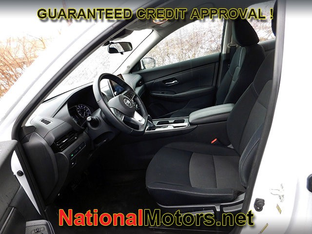 Nissan Sentra Vehicle Full-screen Gallery Image 11