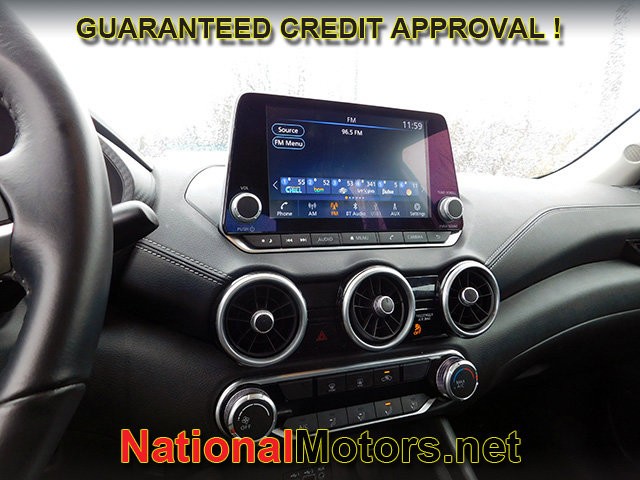 Nissan Sentra Vehicle Full-screen Gallery Image 13