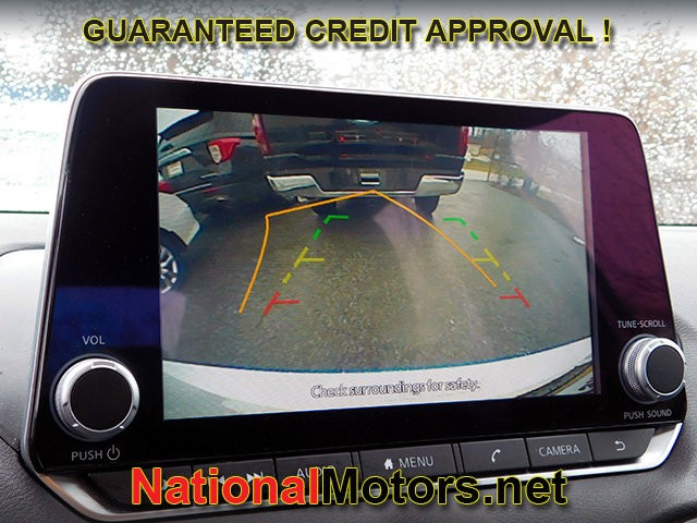 Nissan Sentra Vehicle Full-screen Gallery Image 14