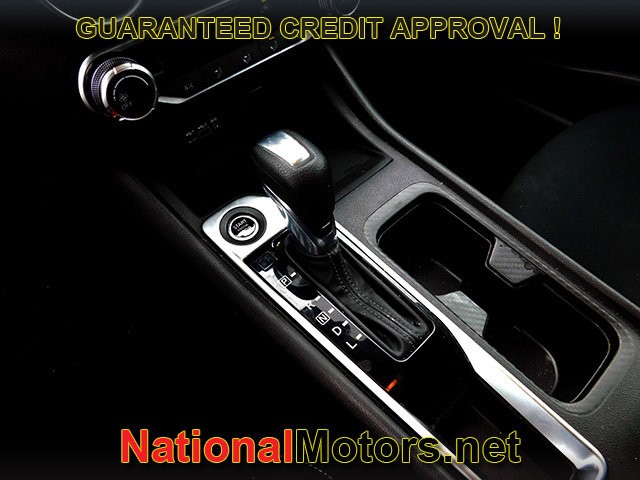 Nissan Sentra Vehicle Full-screen Gallery Image 15