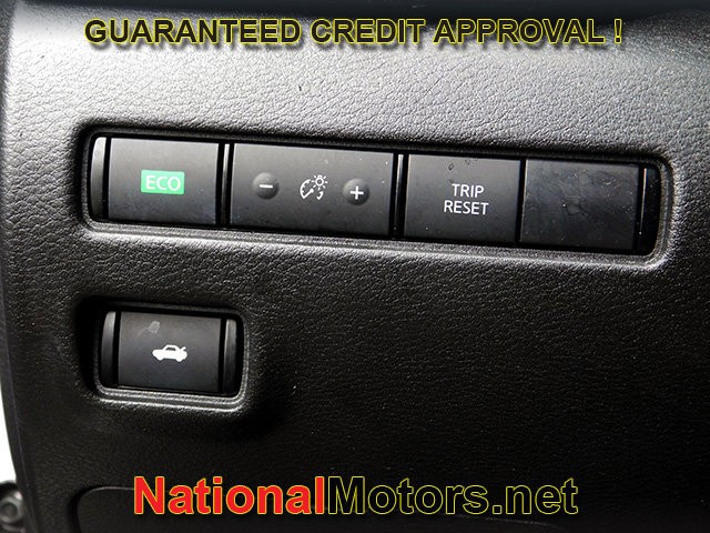 Nissan Sentra Vehicle Full-screen Gallery Image 19