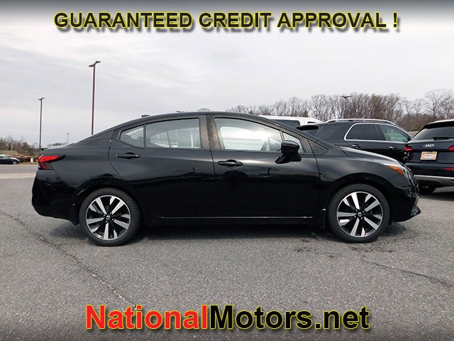 Nissan Versa Vehicle Full-screen Gallery Image 03