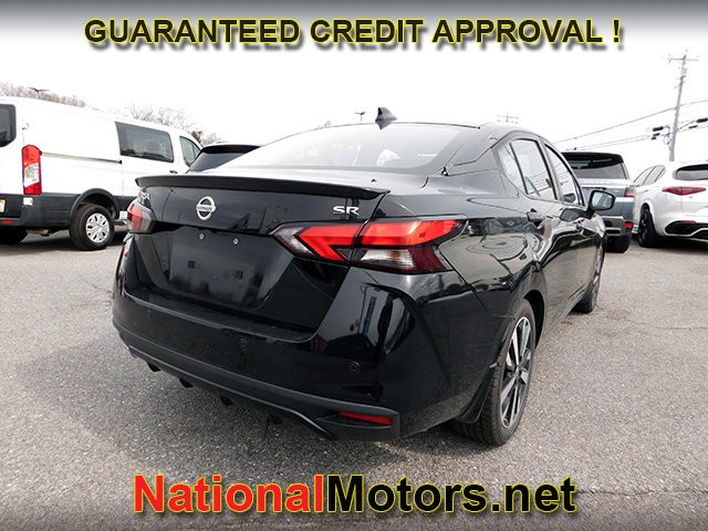 Nissan Versa Vehicle Full-screen Gallery Image 04