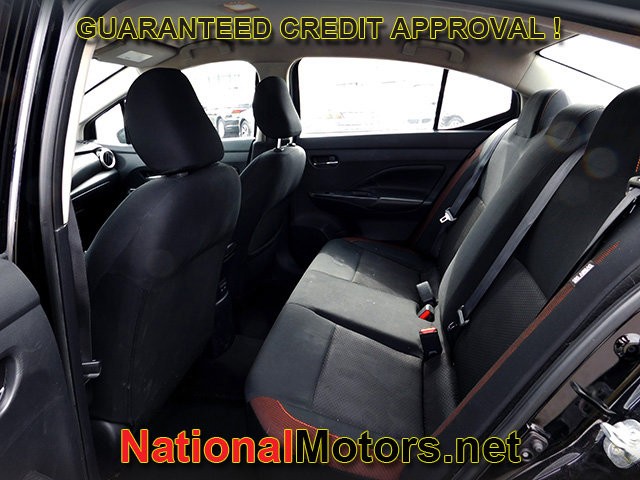 Nissan Versa Vehicle Full-screen Gallery Image 07