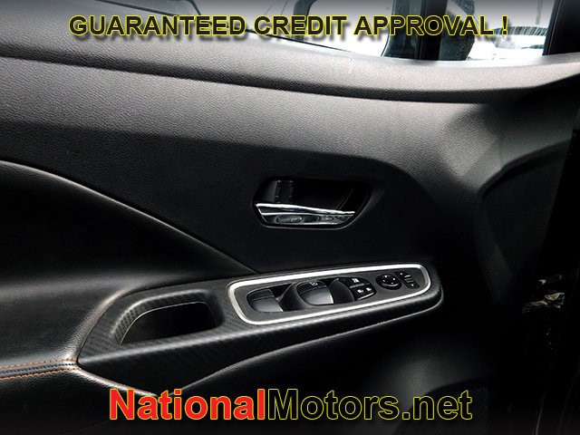 Nissan Versa Vehicle Full-screen Gallery Image 09