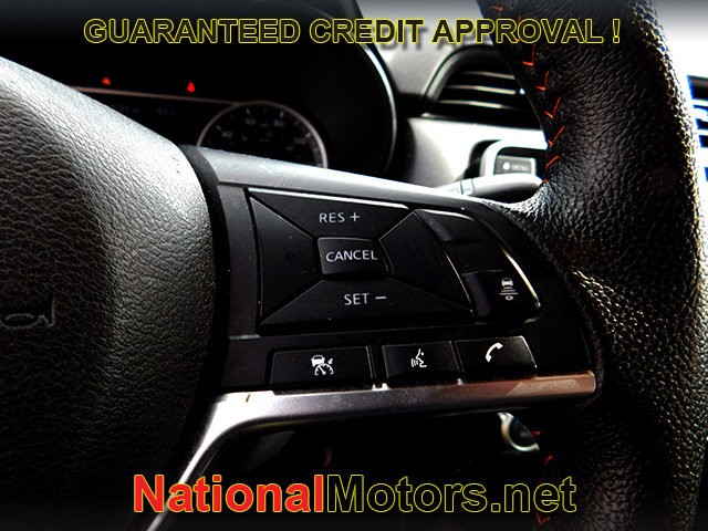 Nissan Versa Vehicle Full-screen Gallery Image 15