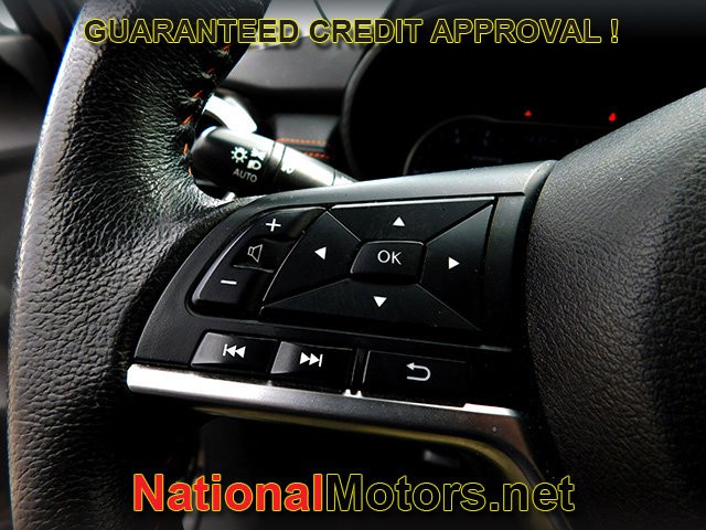 Nissan Versa Vehicle Full-screen Gallery Image 16