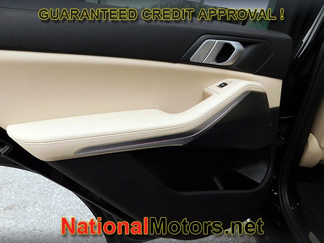 BMW X5 Vehicle Full-screen Gallery Image 09