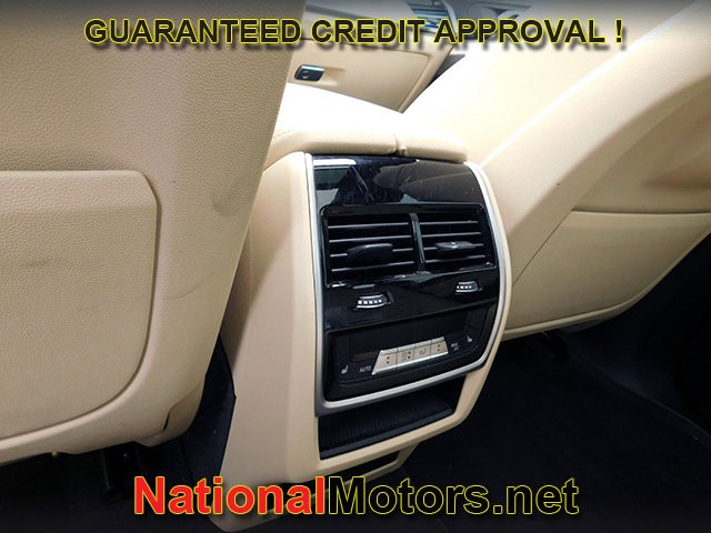 BMW X5 Vehicle Full-screen Gallery Image 12