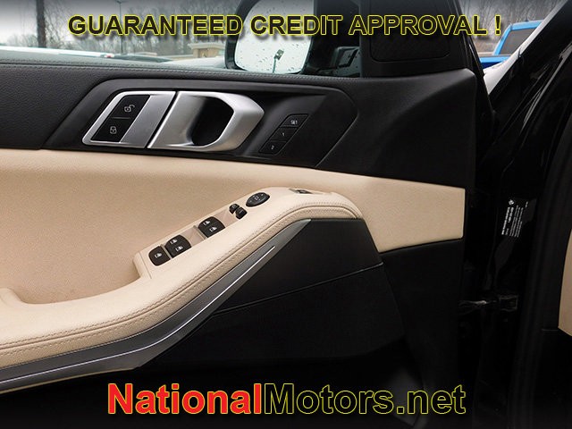 BMW X5 Vehicle Full-screen Gallery Image 14