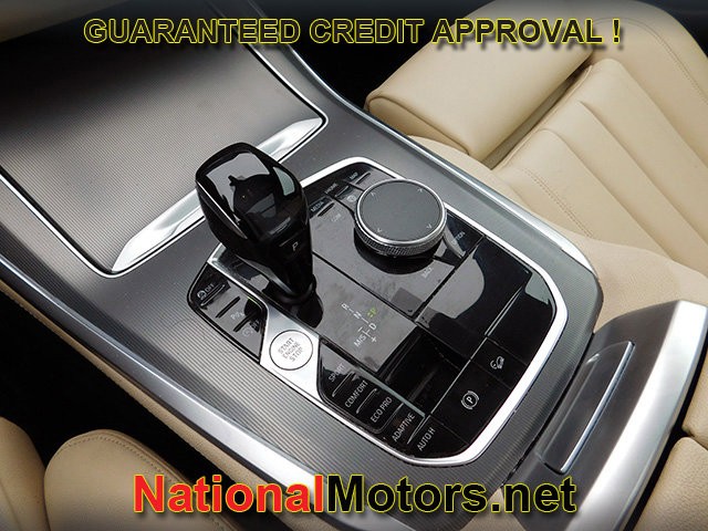 BMW X5 Vehicle Full-screen Gallery Image 19