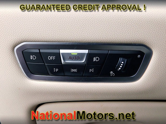 BMW X5 Vehicle Full-screen Gallery Image 23