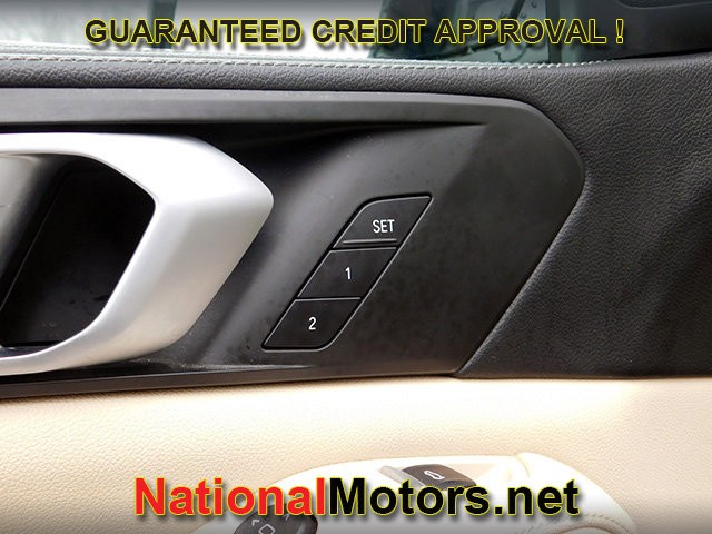 BMW X5 Vehicle Full-screen Gallery Image 24