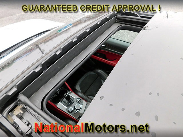 Alfa Romeo Stelvio Quadrifoglio Vehicle Full-screen Gallery Image 09