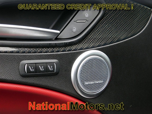 Alfa Romeo Stelvio Quadrifoglio Vehicle Full-screen Gallery Image 15