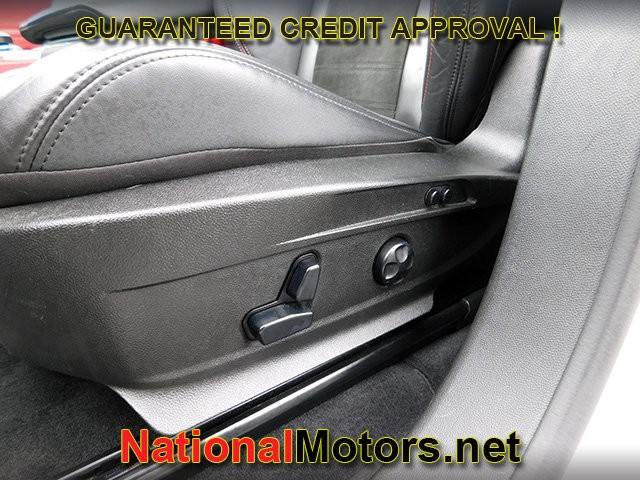 Alfa Romeo Stelvio Quadrifoglio Vehicle Full-screen Gallery Image 17