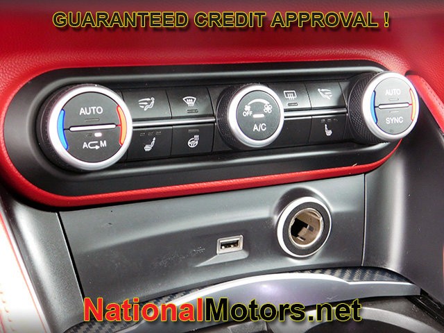 Alfa Romeo Stelvio Quadrifoglio Vehicle Full-screen Gallery Image 21