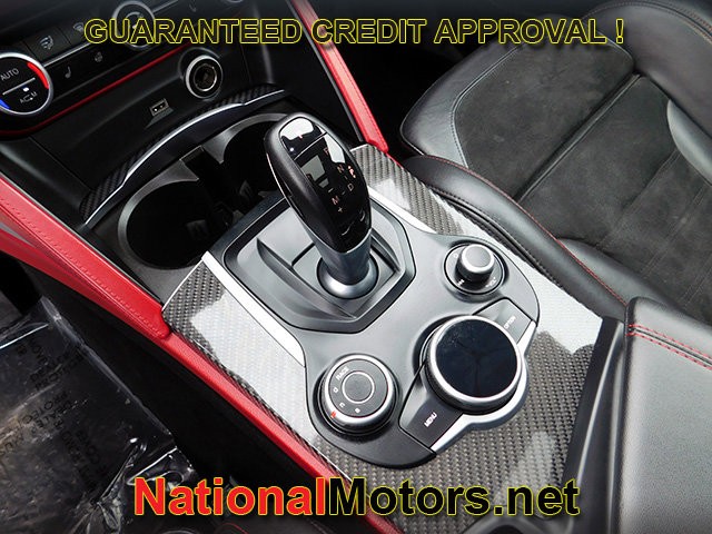 Alfa Romeo Stelvio Quadrifoglio Vehicle Full-screen Gallery Image 22