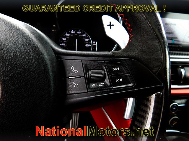 Alfa Romeo Stelvio Quadrifoglio Vehicle Full-screen Gallery Image 23