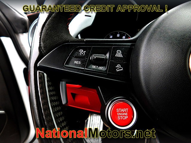 Alfa Romeo Stelvio Quadrifoglio Vehicle Full-screen Gallery Image 24