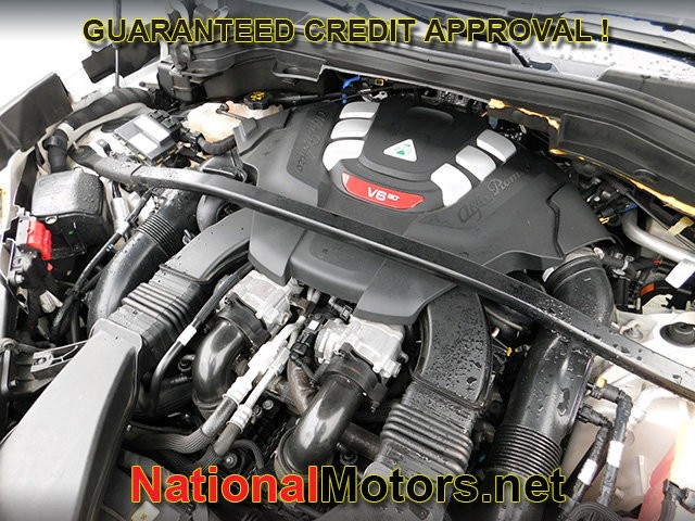 Alfa Romeo Stelvio Quadrifoglio Vehicle Full-screen Gallery Image 27