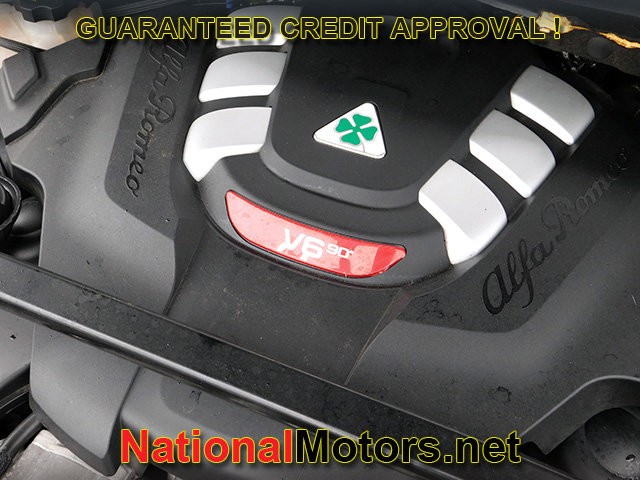 Alfa Romeo Stelvio Quadrifoglio Vehicle Full-screen Gallery Image 28