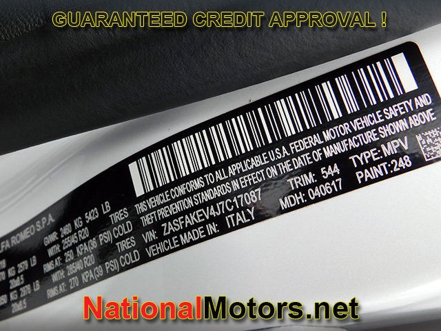 Alfa Romeo Stelvio Quadrifoglio Vehicle Full-screen Gallery Image 29