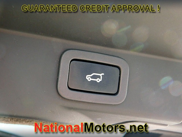 Land Rover Range Rover Sport Vehicle Full-screen Gallery Image 08