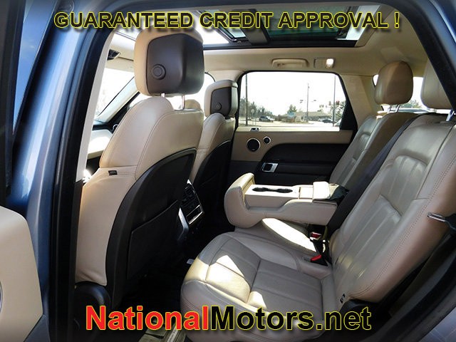 Land Rover Range Rover Sport Vehicle Full-screen Gallery Image 11