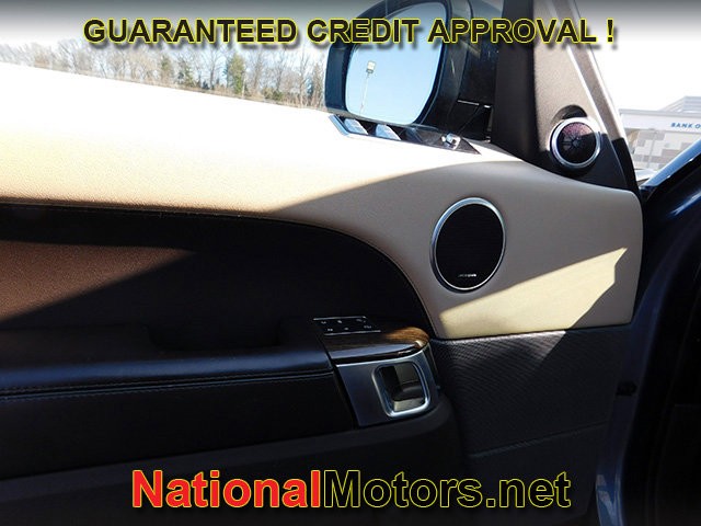 Land Rover Range Rover Sport Vehicle Full-screen Gallery Image 14