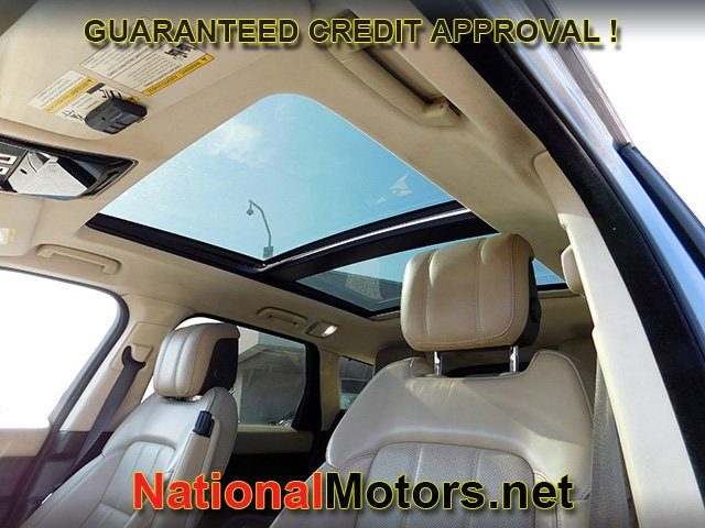 Land Rover Range Rover Sport Vehicle Full-screen Gallery Image 16