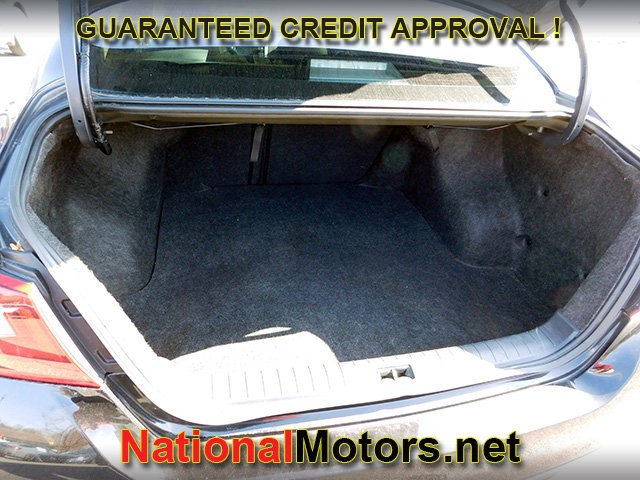 Nissan Altima Vehicle Full-screen Gallery Image 07